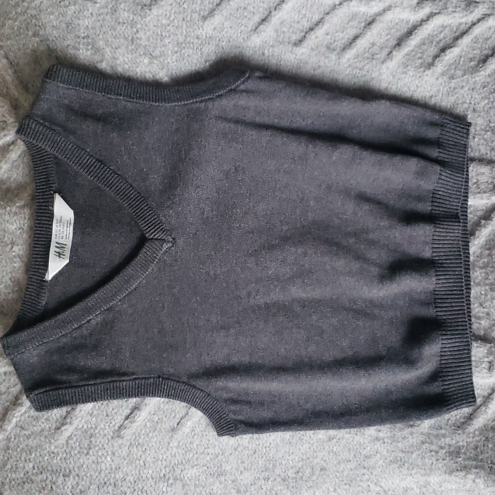 H&M gray boy's vest 100% cotton size 6-7